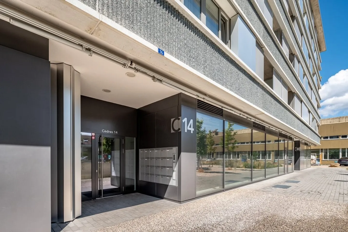 Are you looking for an apartment where living is good, with parking? - Photo 2 of 12