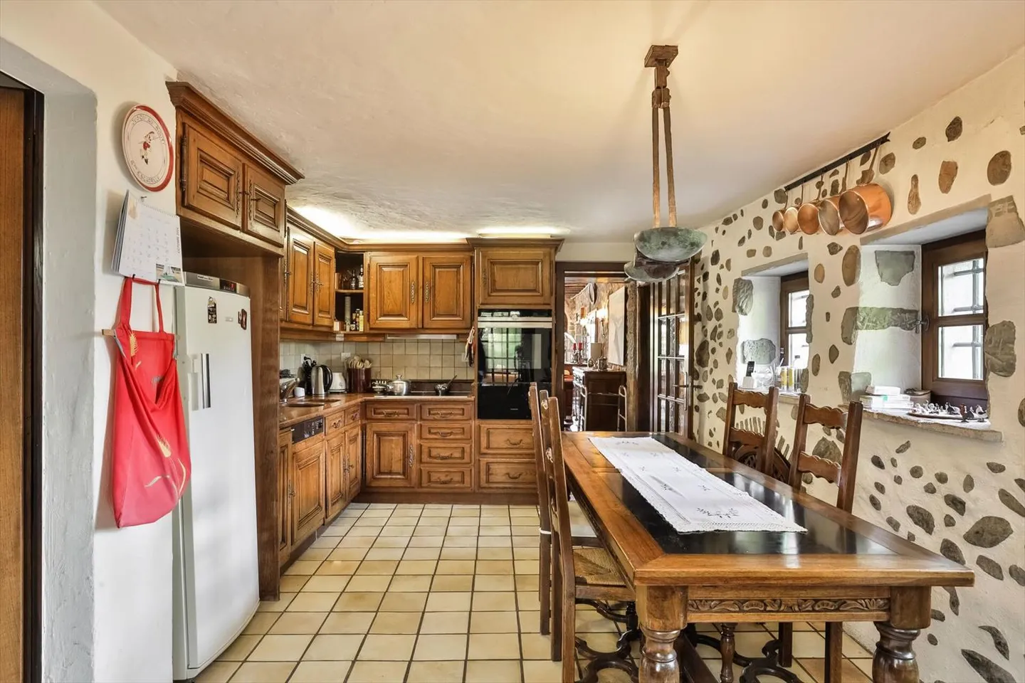 Discover an exceptional village property in Avusy, in the heart of the Geneva countryside - Photo 9 of 13