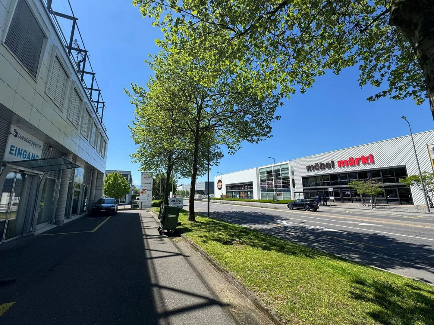 Espace de vente attrayant dans le centre animé de Dierikon, directement sur l'autoroute - Photo 4 sur 13
