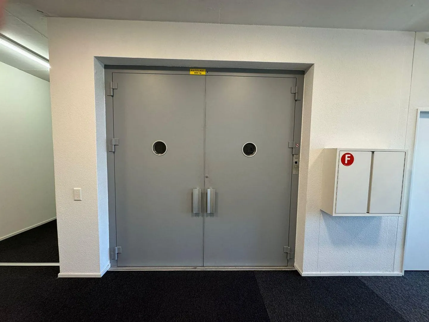 Espace de vente attrayant dans le centre animé de Dierikon, directement sur l'autoroute - Photo 13 sur 13