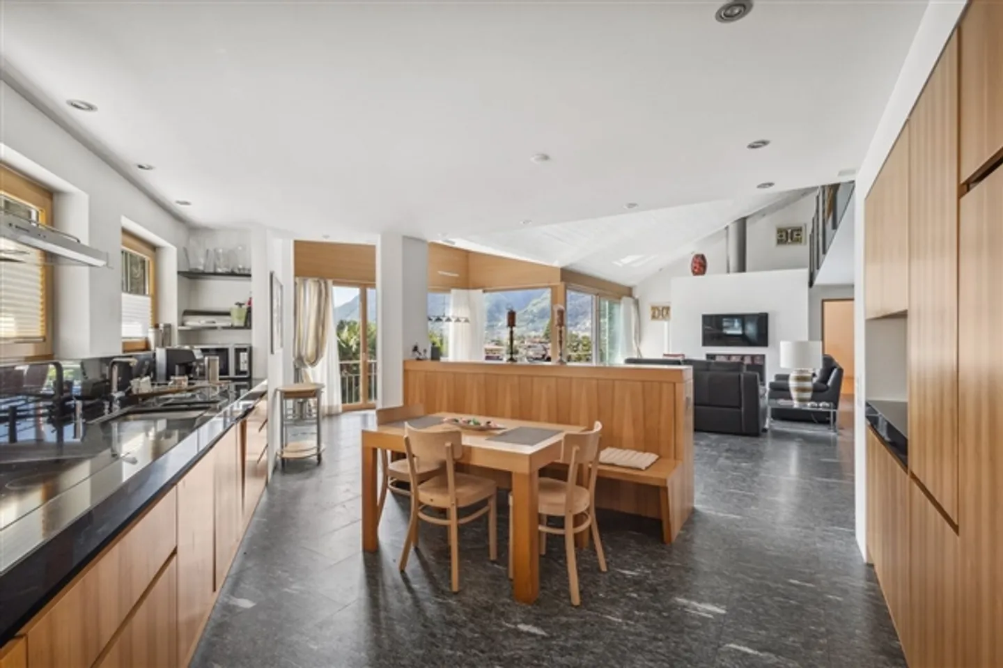 Casa singola di 7,5 stanze - Foto 2 di 13