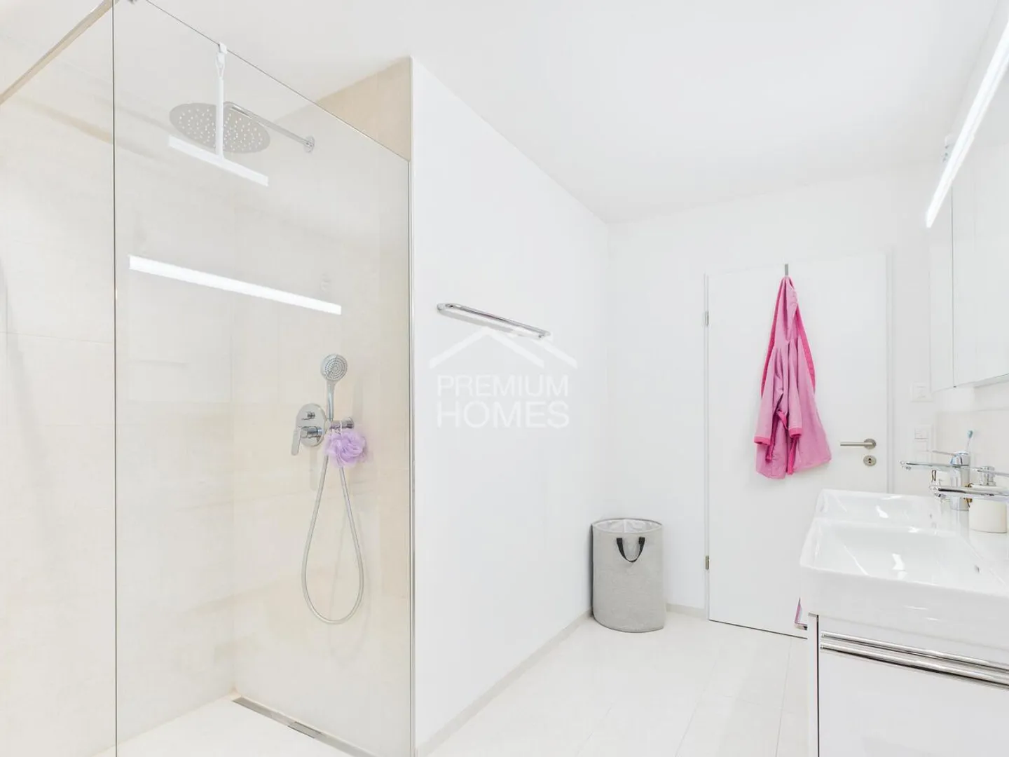 Modern home full of light! - Photo 7 of 9