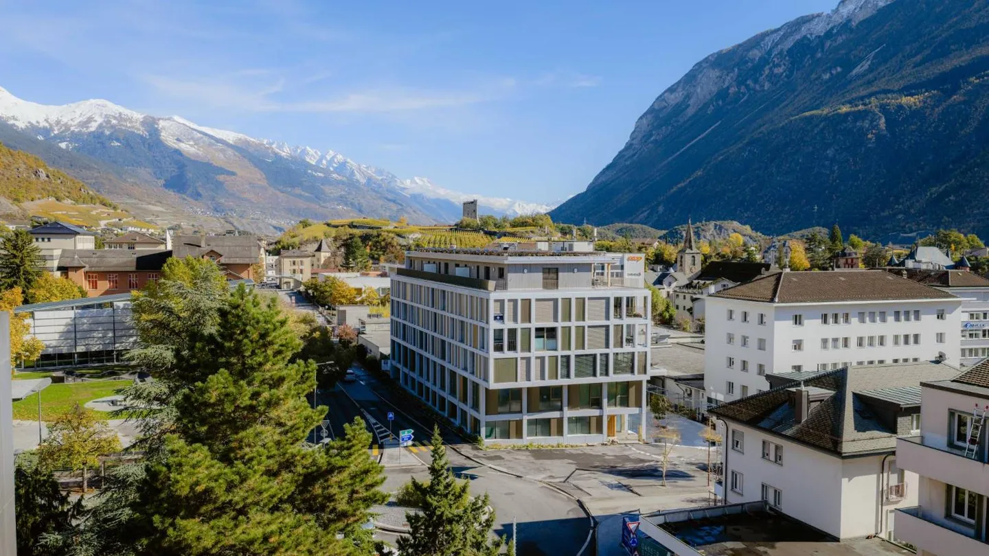 Elegance and exclusivity at the top of Sierre - Photo 2 of 10