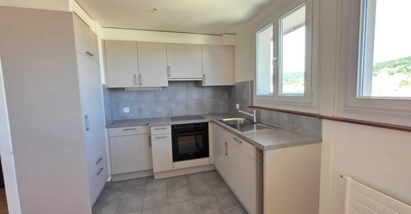NICE 3-ROOM APARTMENT - Photo 3 of 8