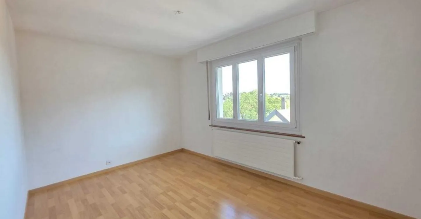 NICE 3-ROOM APARTMENT - Photo 4 of 8