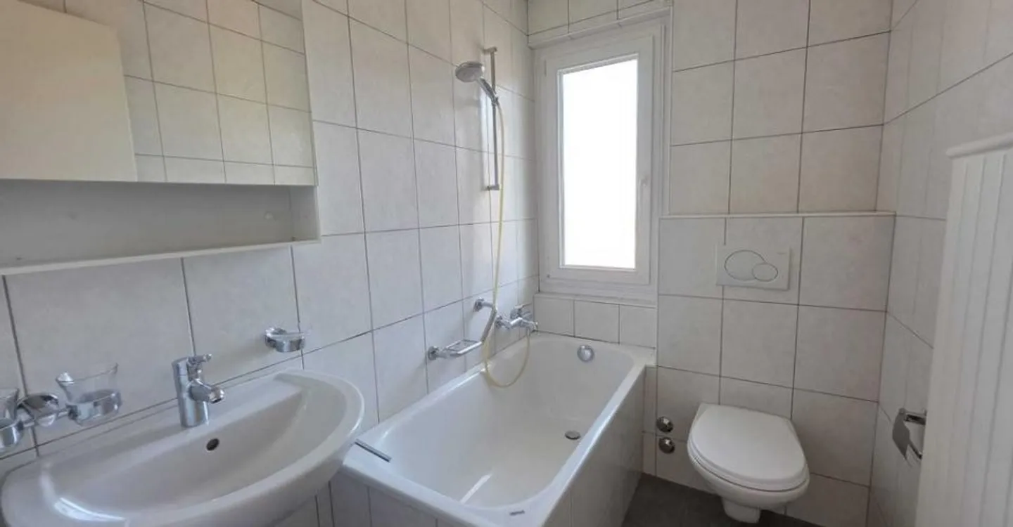 NICE 3-ROOM APARTMENT - Photo 6 of 8
