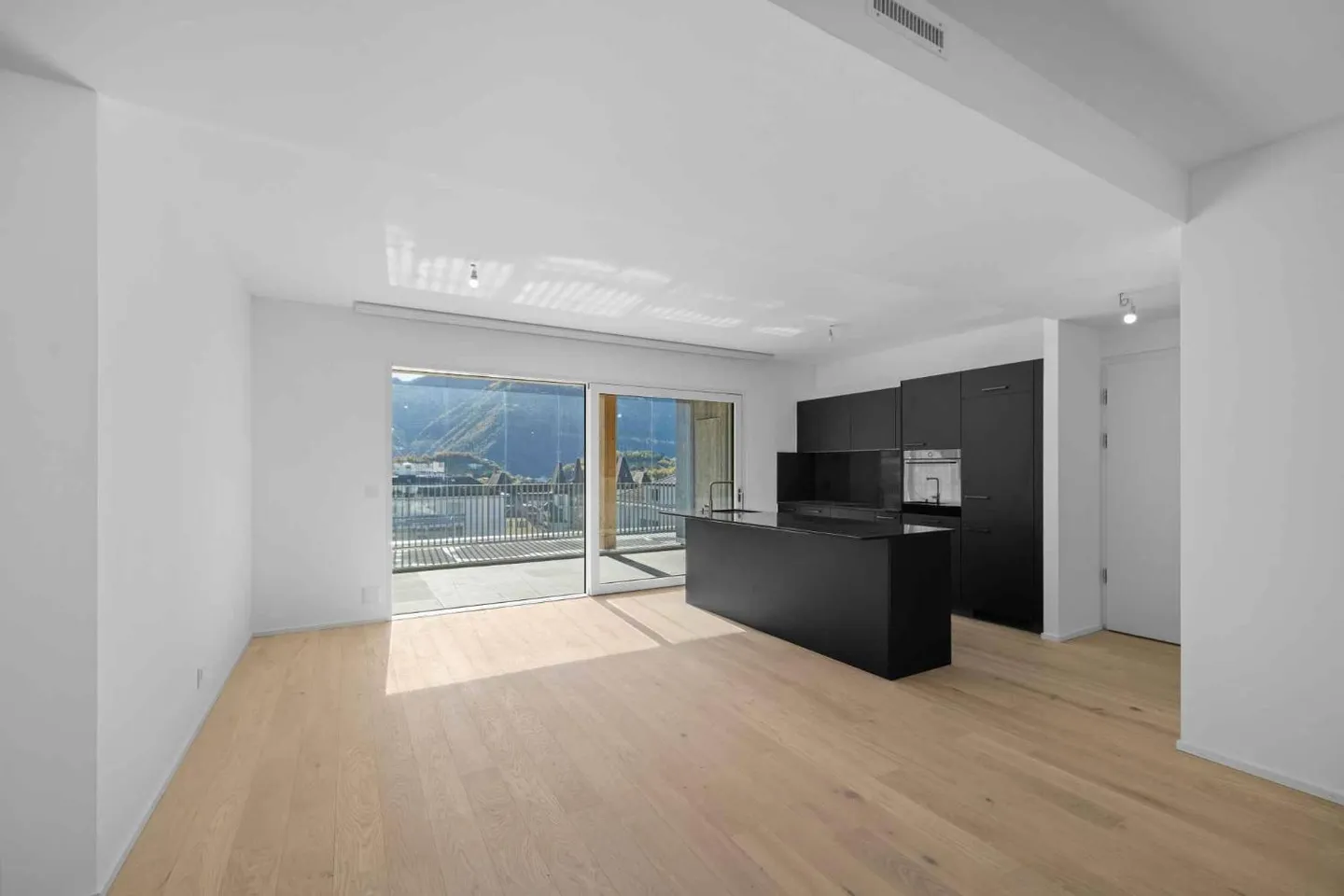 Elegance and exclusivity at the top of Sierre - Photo 3 of 10