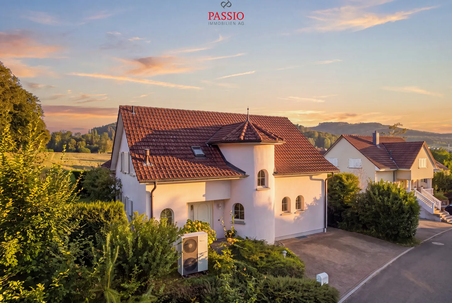 9-Room Villa with Tower and Dreamy Garden with Pool - Photo 4 of 47