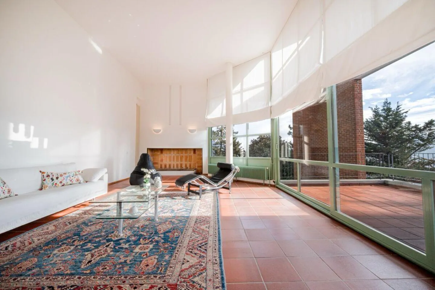 Villa con architettura iconica, vista panoramica e privacy - Foto 1 di 21
