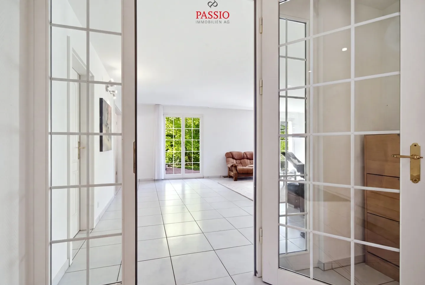 9-Room Villa with Tower and Dreamy Garden with Pool - Photo 5 of 47