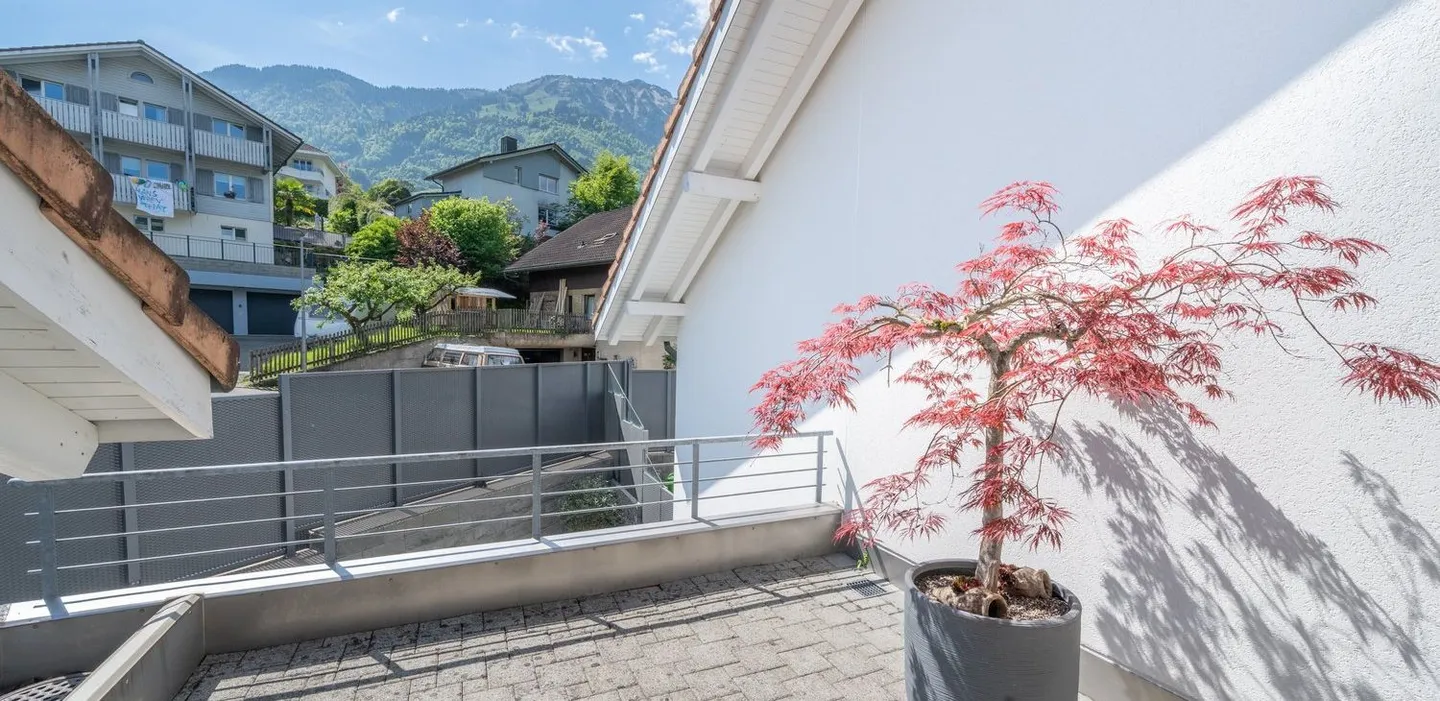 Modern and well-maintained - Attractive family house in a popular residential area - Photo 7 of 9