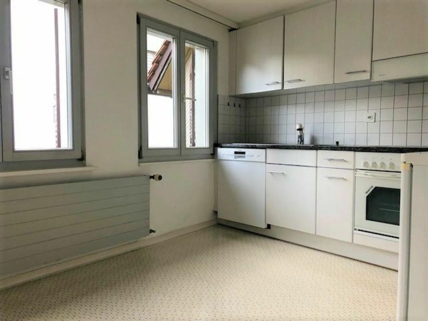 Ampio appartamento di 2 stanze con balcone in affitto - Foto 2 di 4