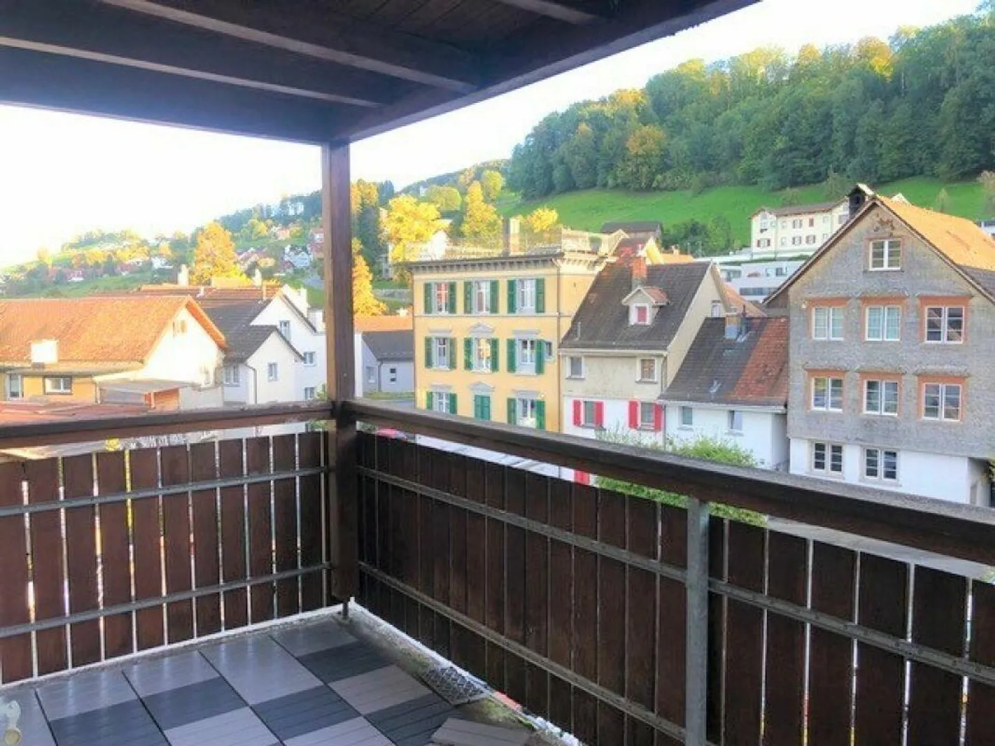 Ampio appartamento di 2 stanze con balcone in affitto - Foto 3 di 4