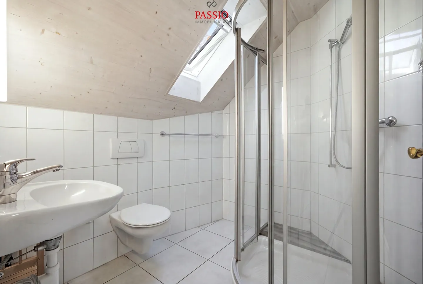 9-Room Villa with Tower and Dreamy Garden with Pool - Photo 18 of 47