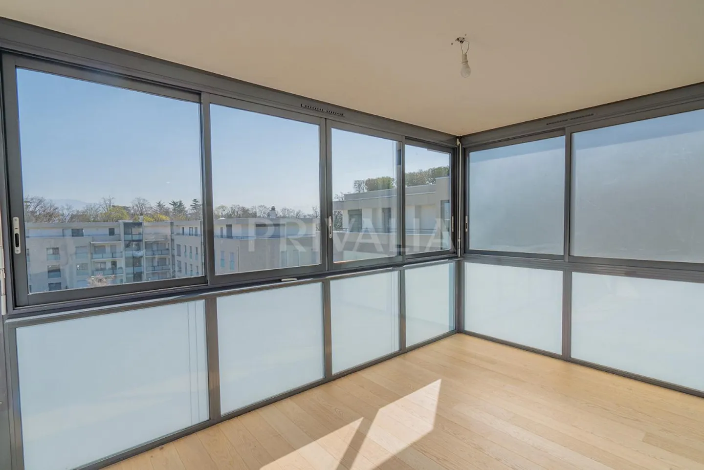 Apartment for rent - Photo 2 of 11