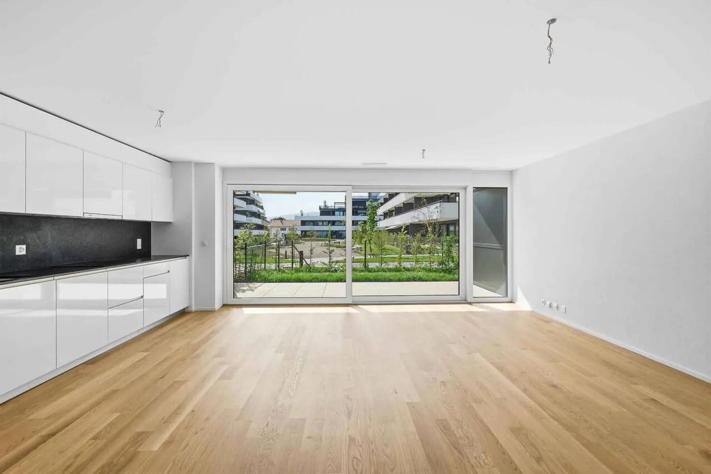 Joyau Architectural dans un Cadre Majestueux - Photo 2 sur 12