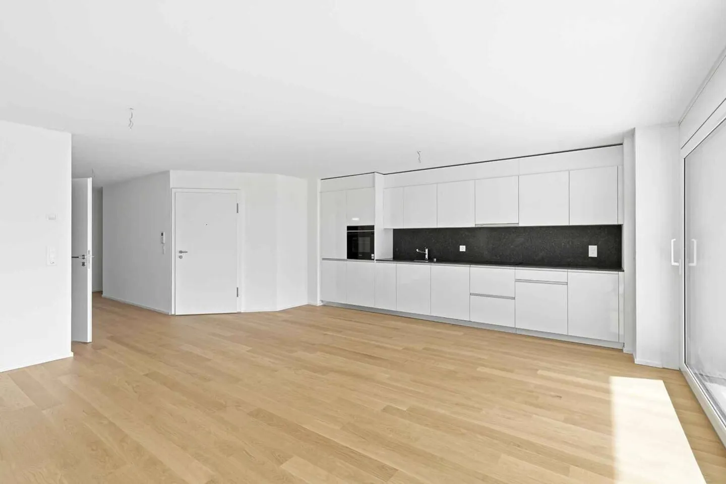 Joyau Architectural dans un Cadre Majestueux - Photo 3 sur 12