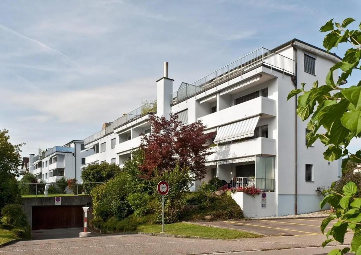 Vous cherchez une place de parking pour votre véhicule ? - Photo 1 sur 1