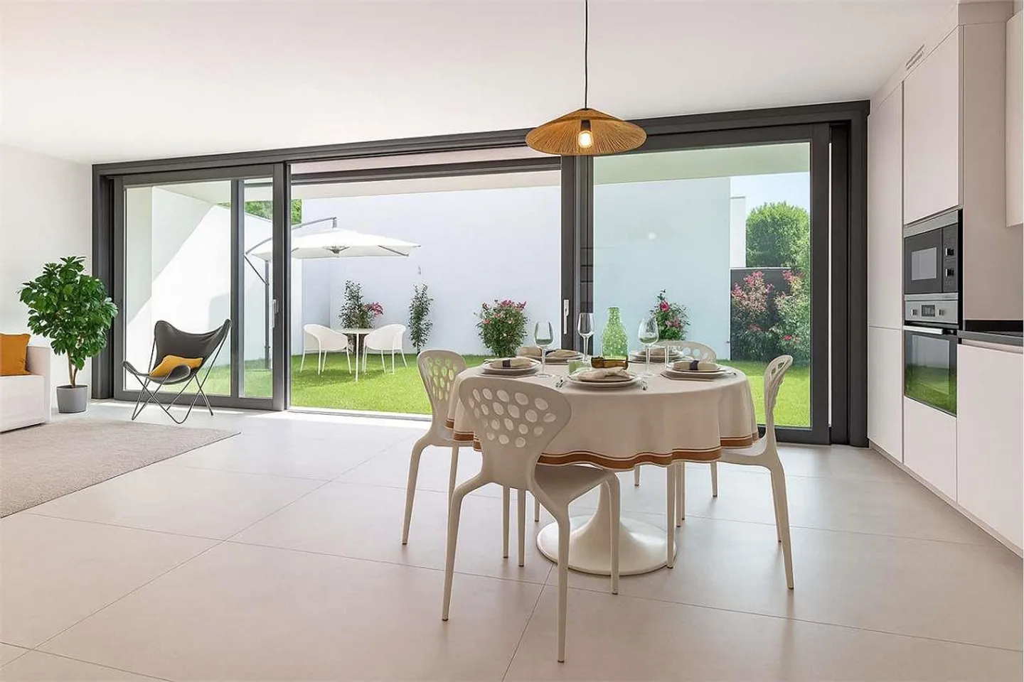 Elegance and Comfort Just Minutes from Lugano - Photo 3 of 13