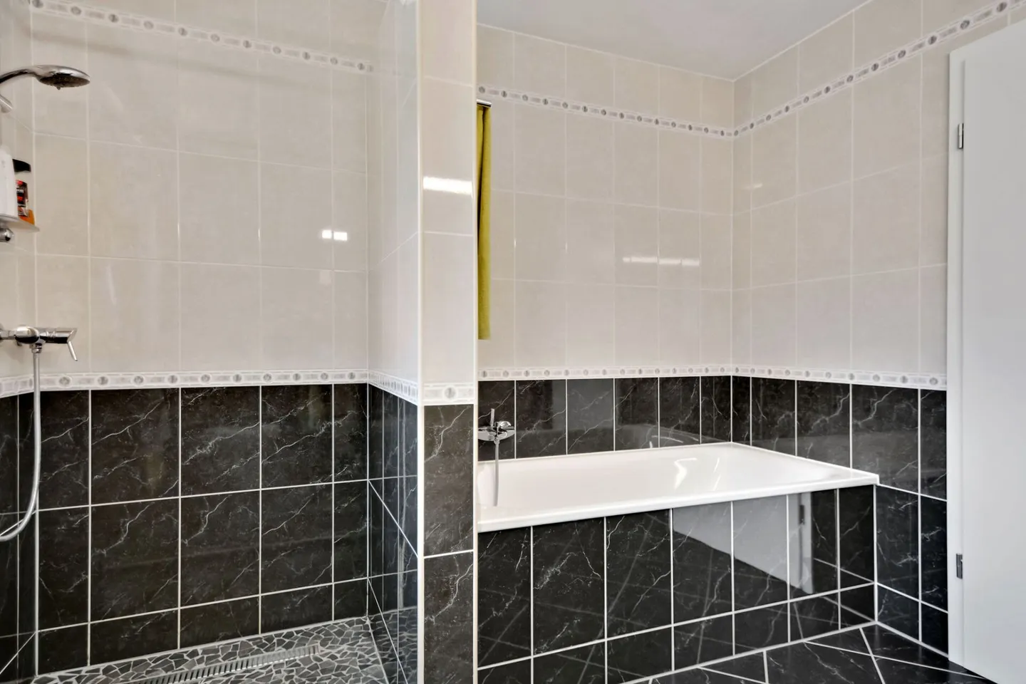 Villa moderna con piscina - Foto 12 di 15