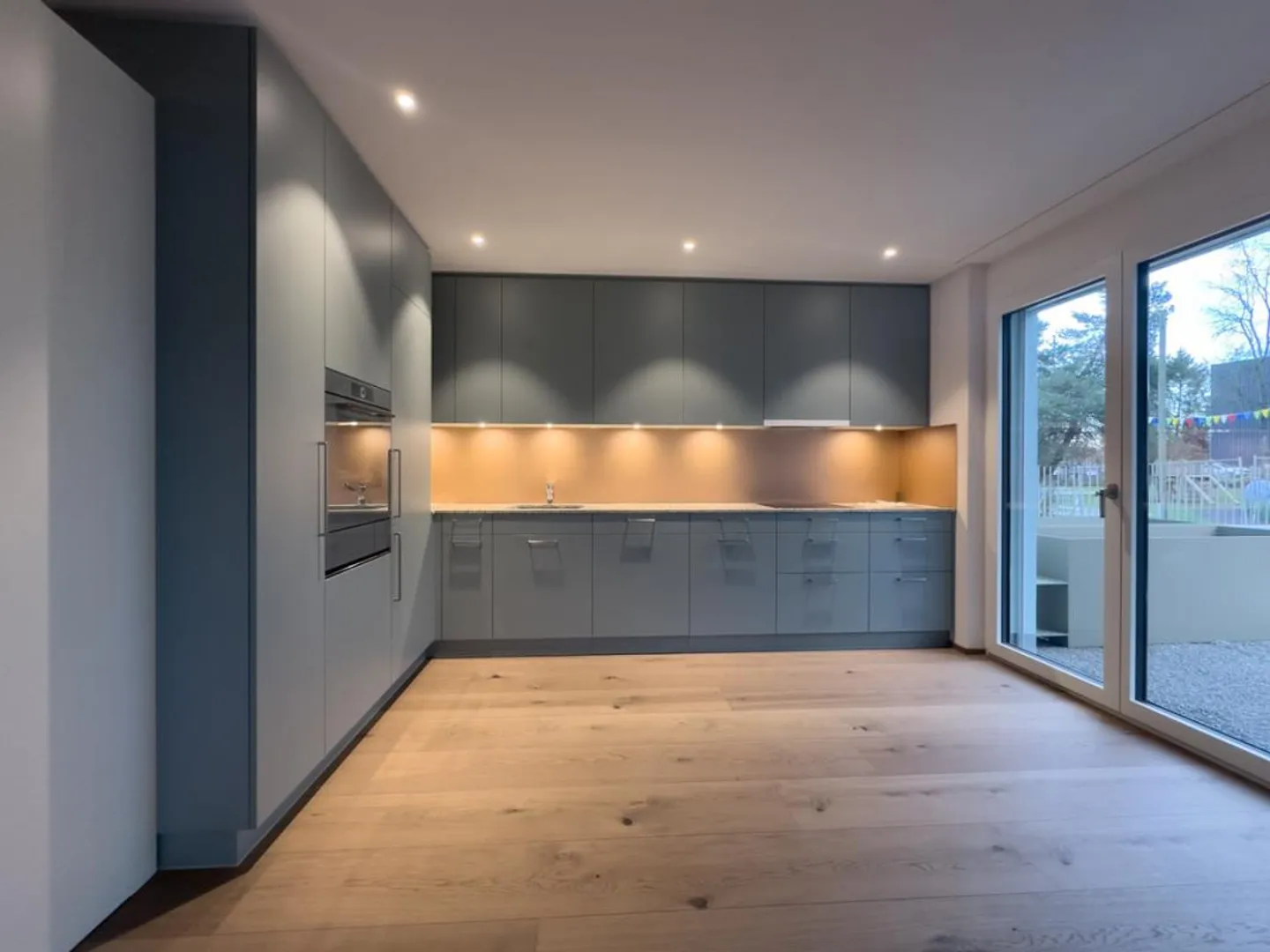 Charming garden apartment with spacious seating area - Photo 2 of 8