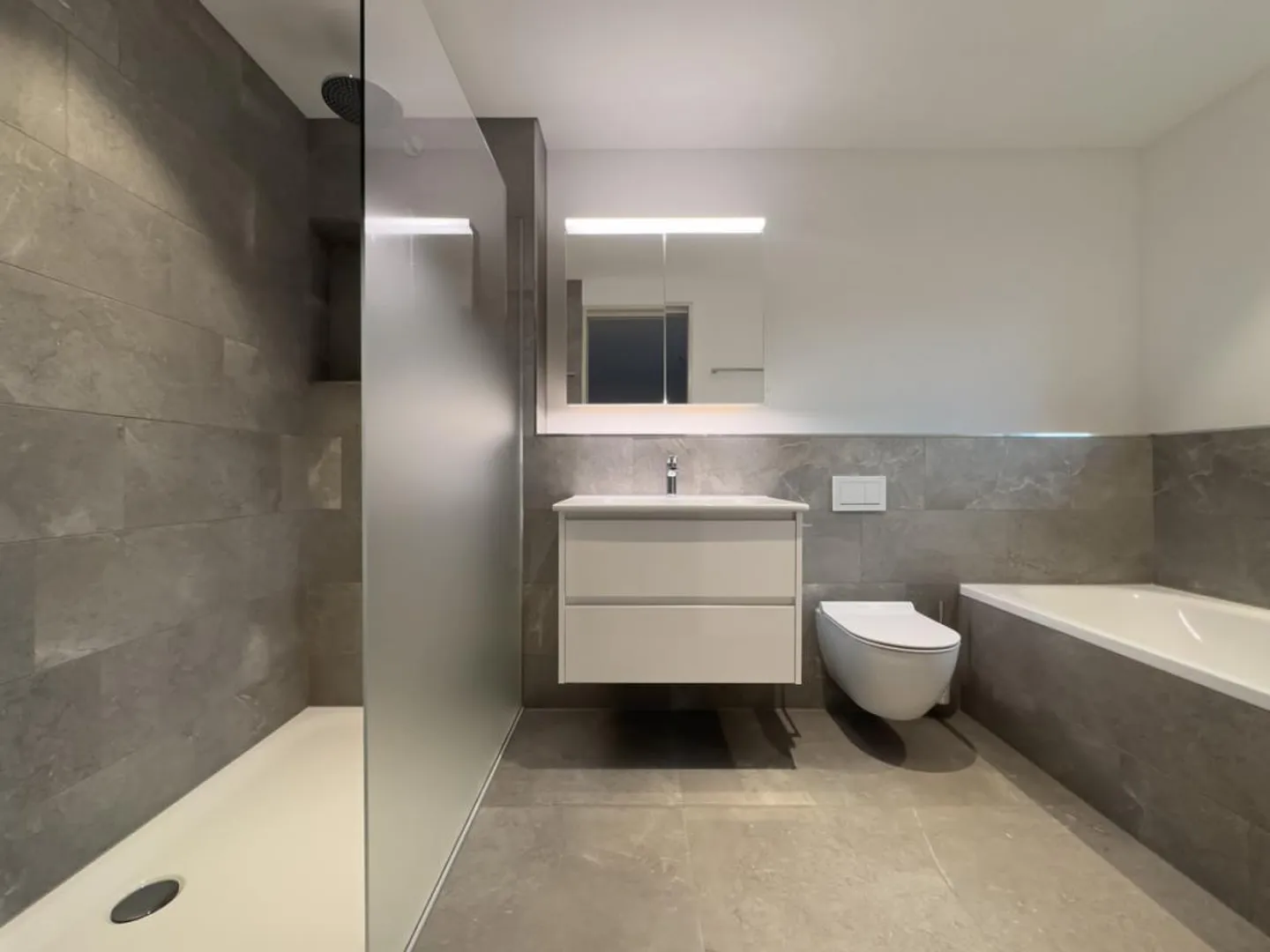 Charming garden apartment with spacious seating area - Photo 5 of 8