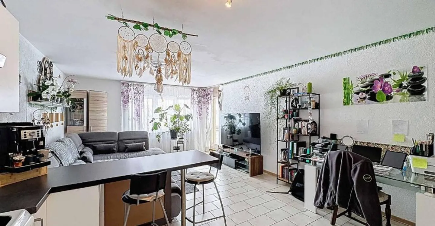 Elegant 2.5 rooms with balcony in a peaceful setting - Photo 1 of 5