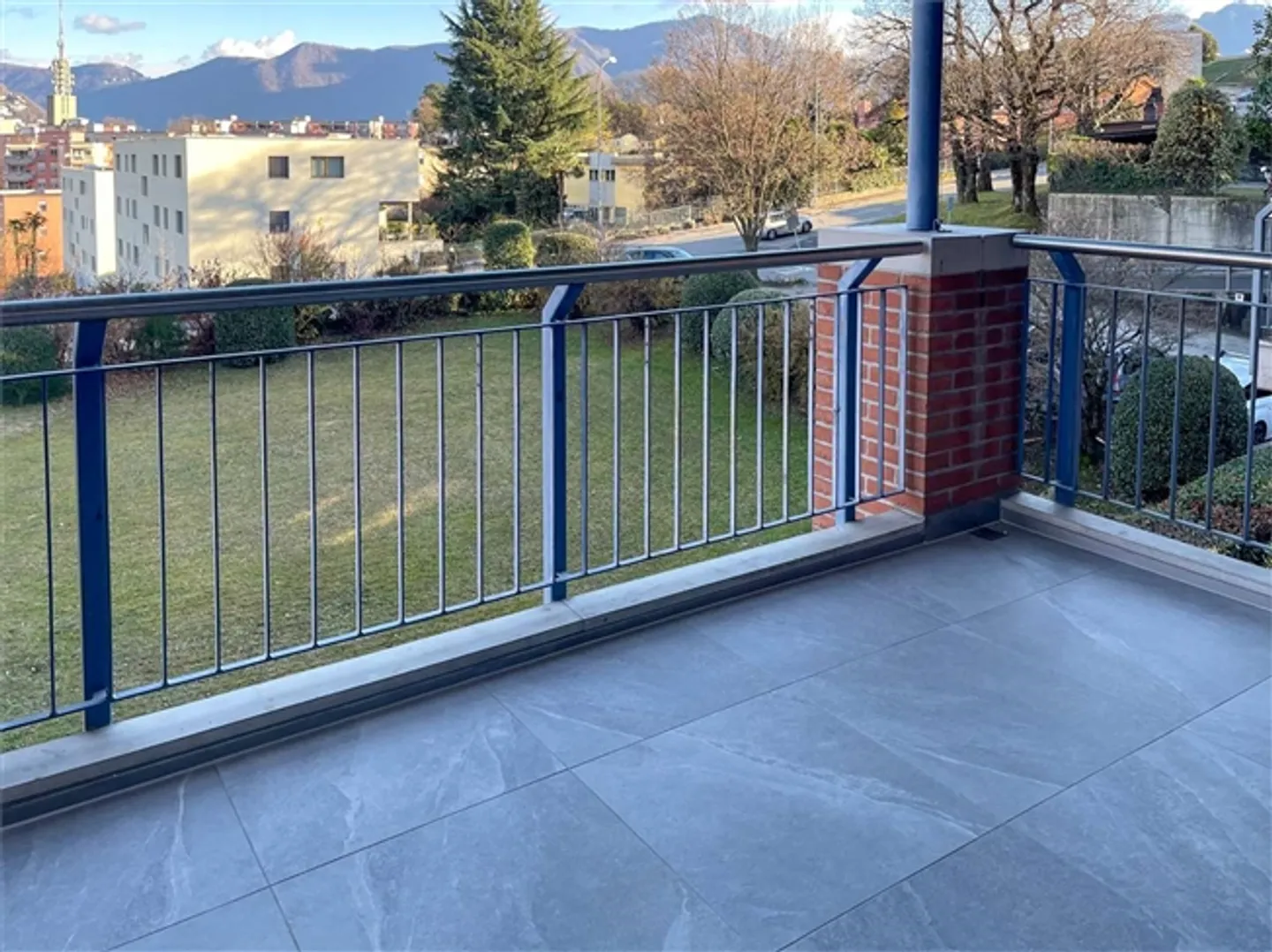 Elegante 4,5-Zimmer-Wohnung renoviert mit Terrasse in Breganzona - Foto 1 von 12