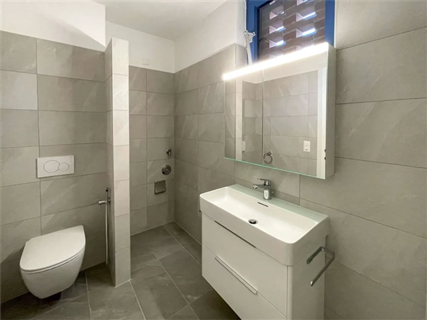 Elegante 4,5-Zimmer-Wohnung renoviert mit Terrasse in Breganzona - Foto 12 von 12