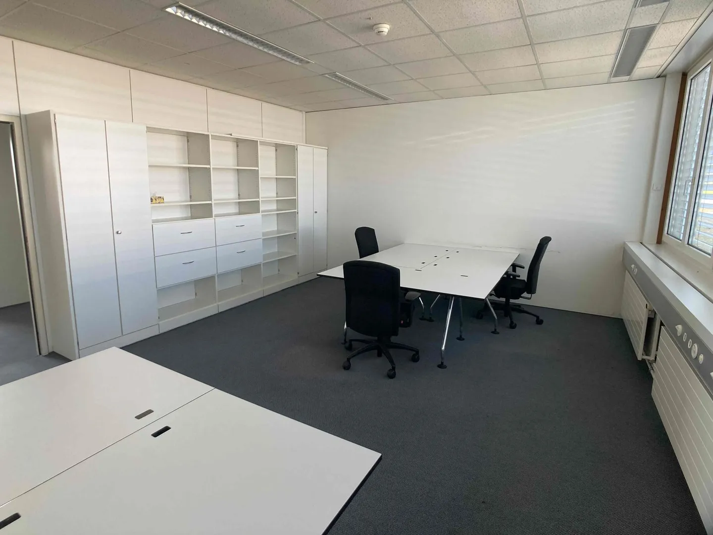 Büroräume direkt an der Autobahn A1 zwischen Zürich und Winterthur - Foto 3 von 10