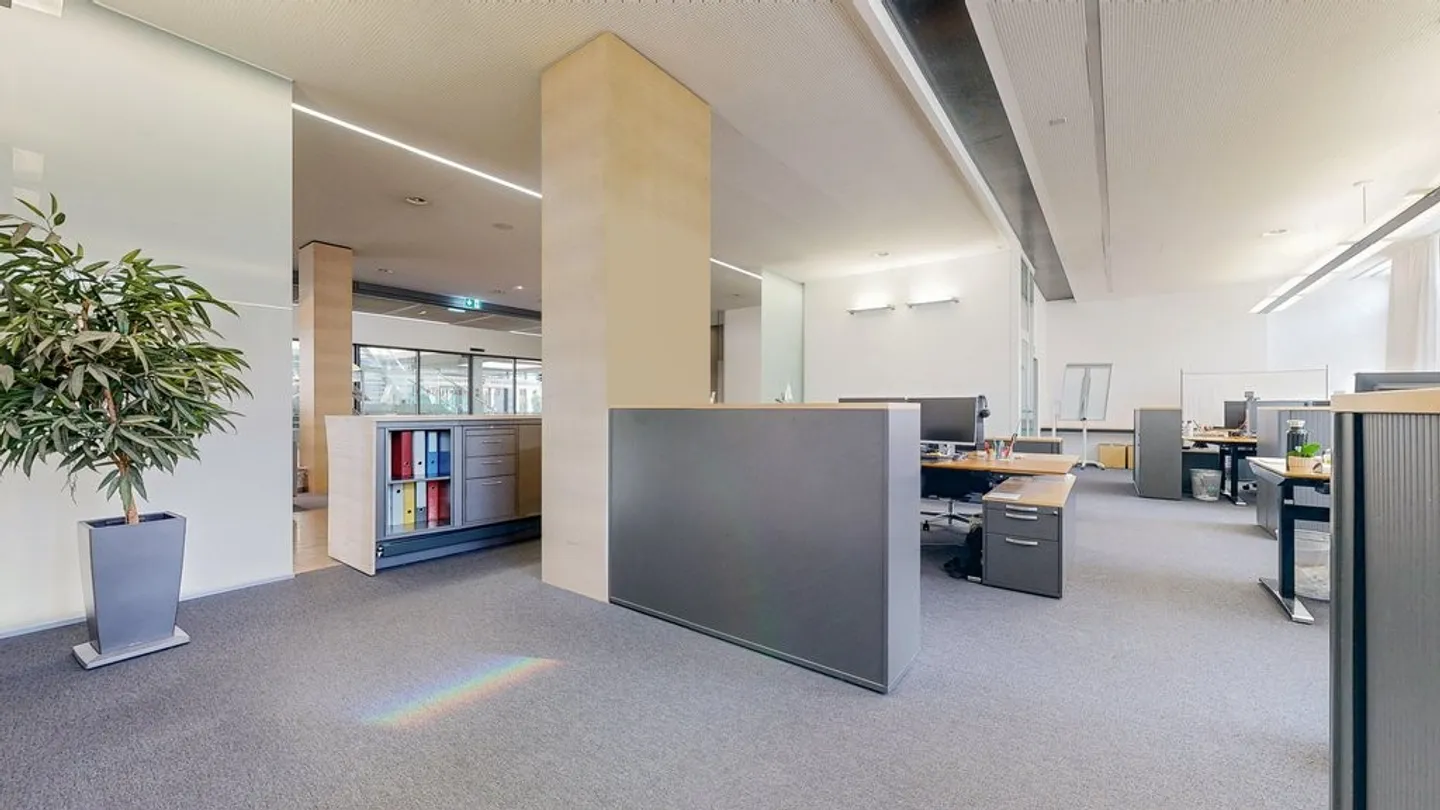 Spacious Office Space in Dübendorf - Photo 3 of 12