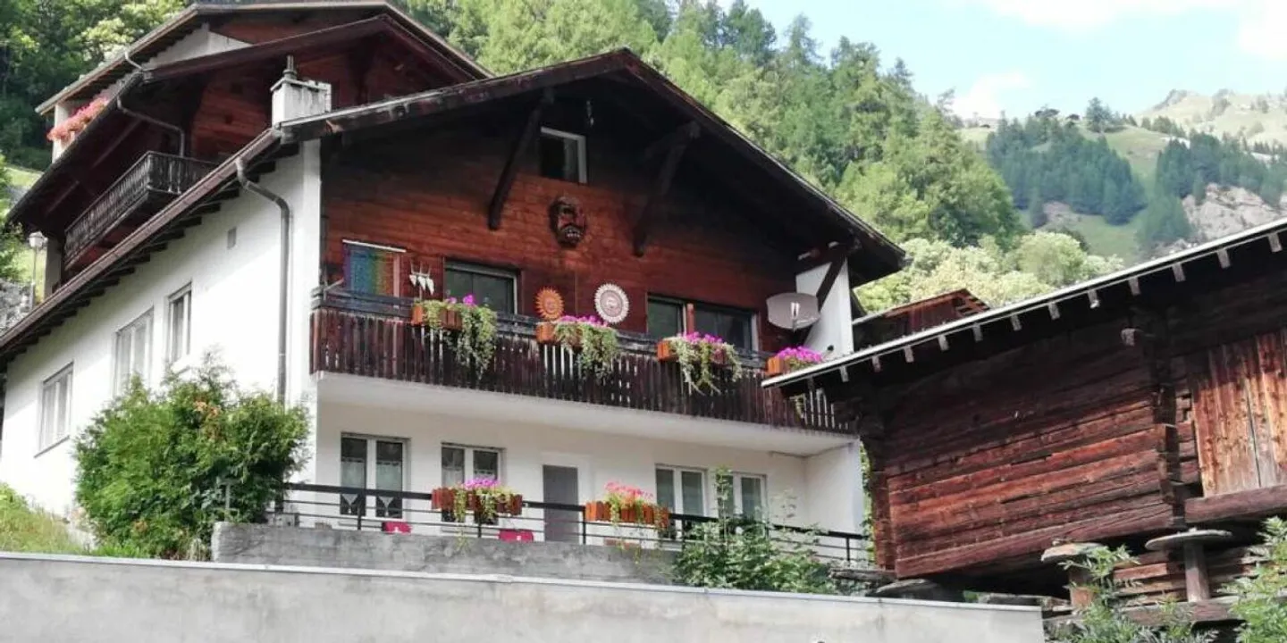 Chalet unico - Casa residenziale con terreno edificabile - Foto 1 di 30