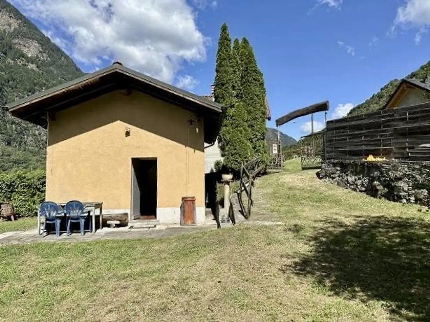 Building land of 925 m2 and property with house, vineyard and meadow... - Photo 5 of 21