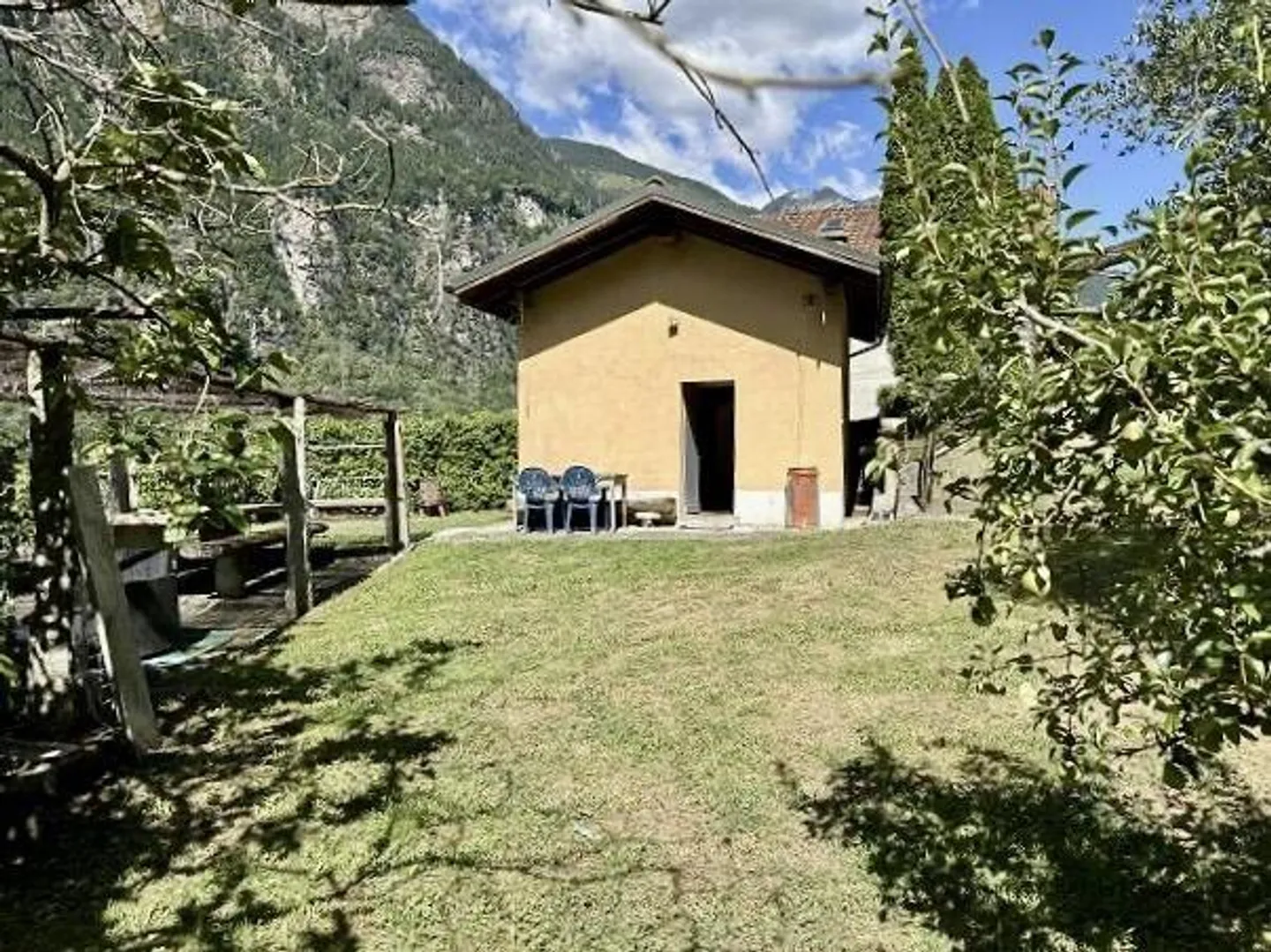 Building land of 925 m2 and property with house, vineyard and meadow... - Photo 7 of 21