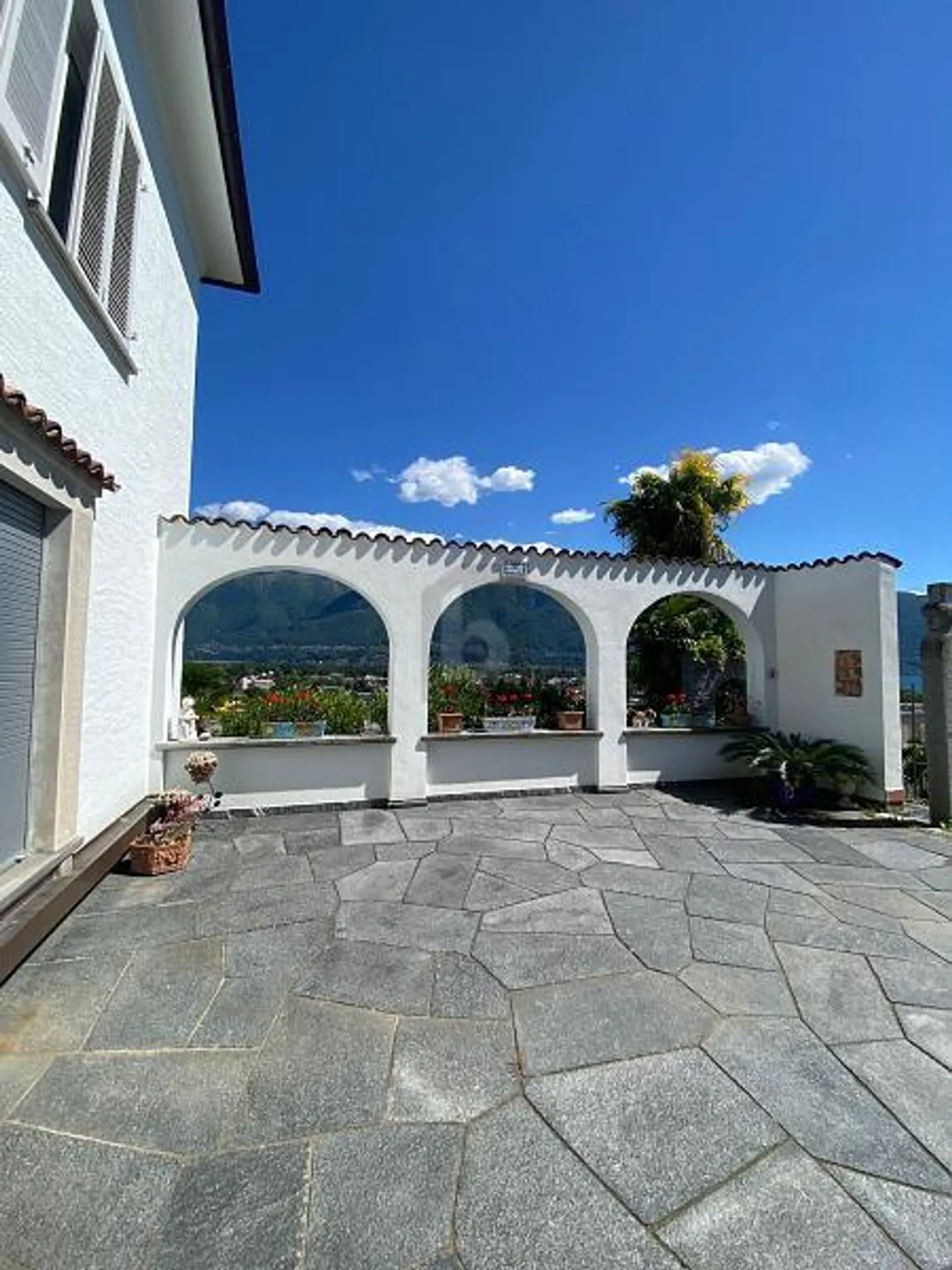 ELEGANZA, TRANQUILLITÀ E VISTA LAGO - Foto 2 von 6