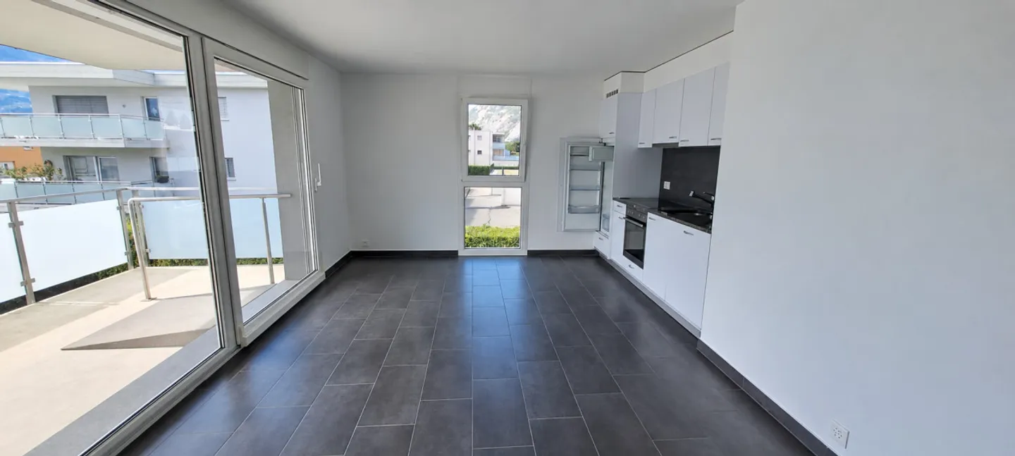 For rent immediately - Beautiful 2.5 room apartment with large balcony - Photo 2 of 7