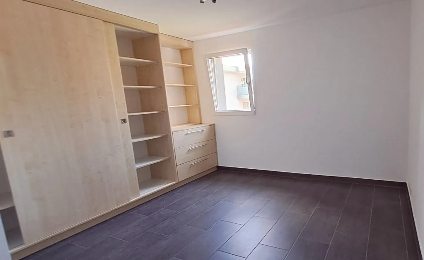 For rent immediately - Beautiful 2.5 room apartment with large balcony - Photo 4 of 7