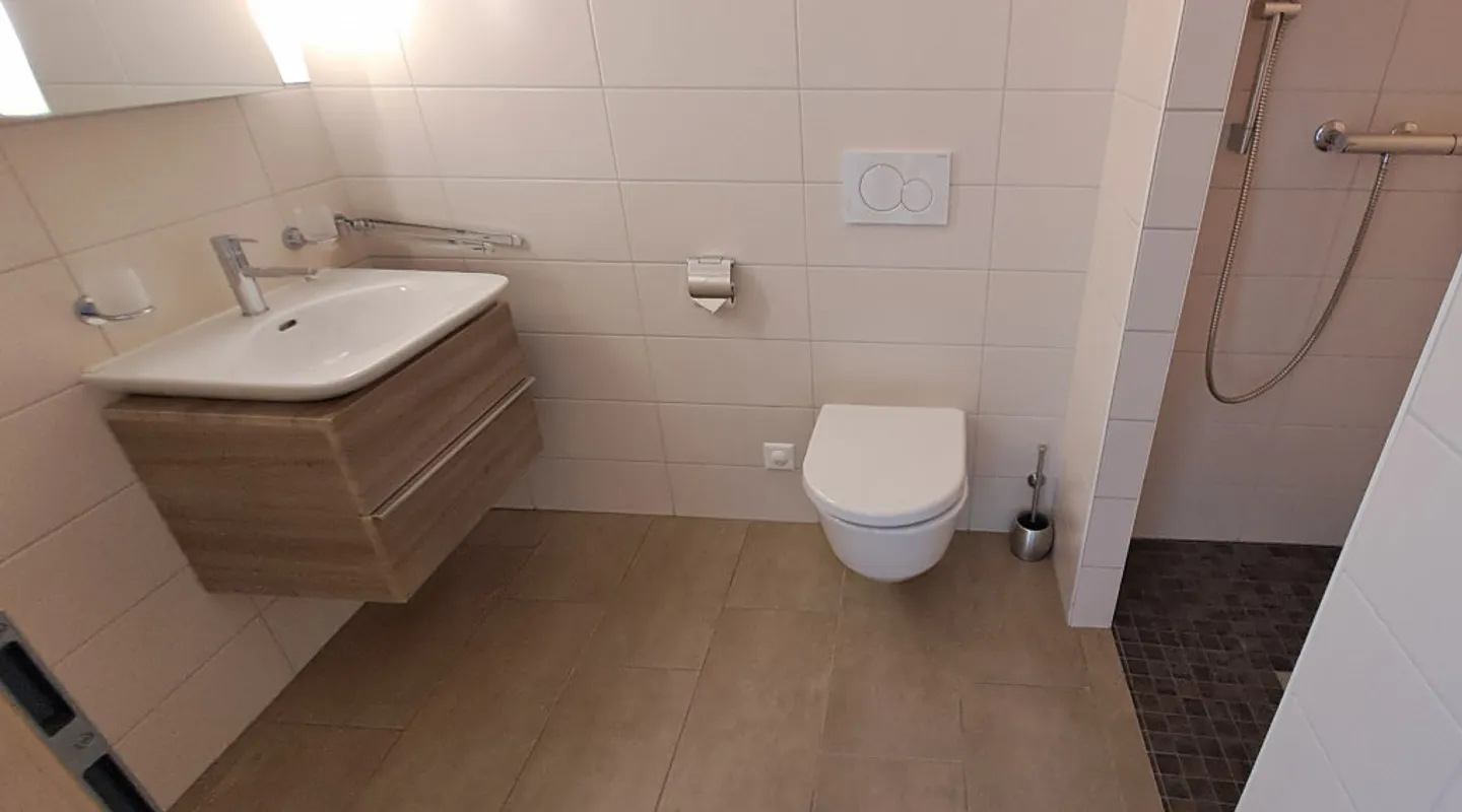 For rent immediately - Beautiful 2.5 room apartment with large balcony - Photo 5 of 7
