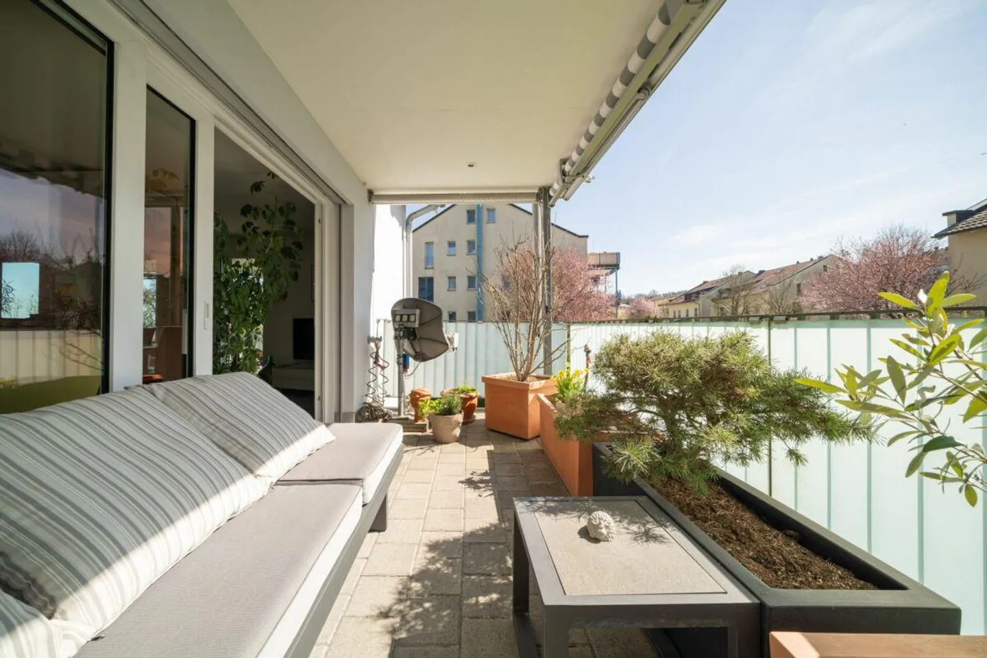 Close to the city and quiet - charming 3 1/2 room apartment - Photo 2 of 8