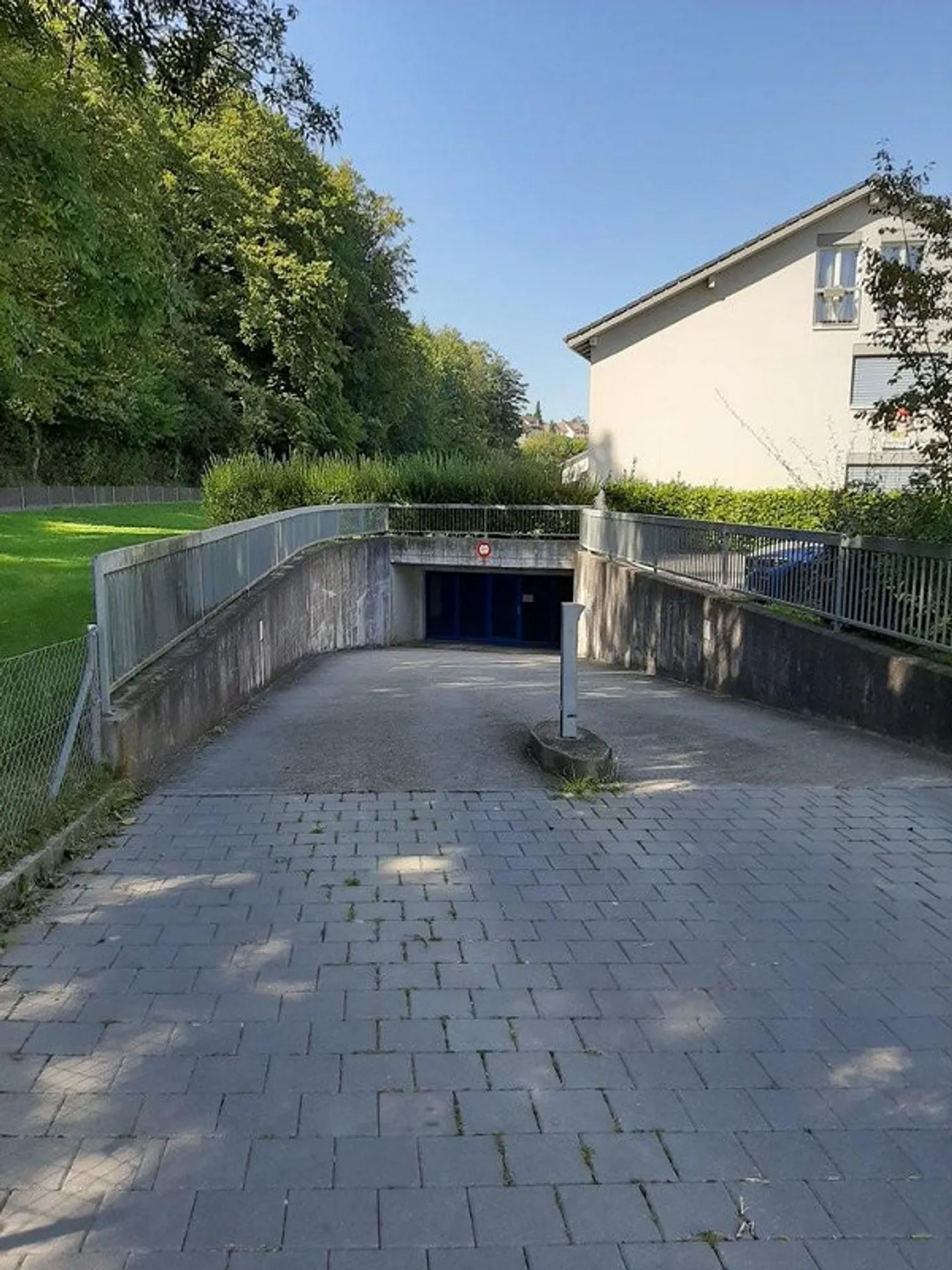Posto auto in un garage chiuso cercasi? - Foto 1 di 2