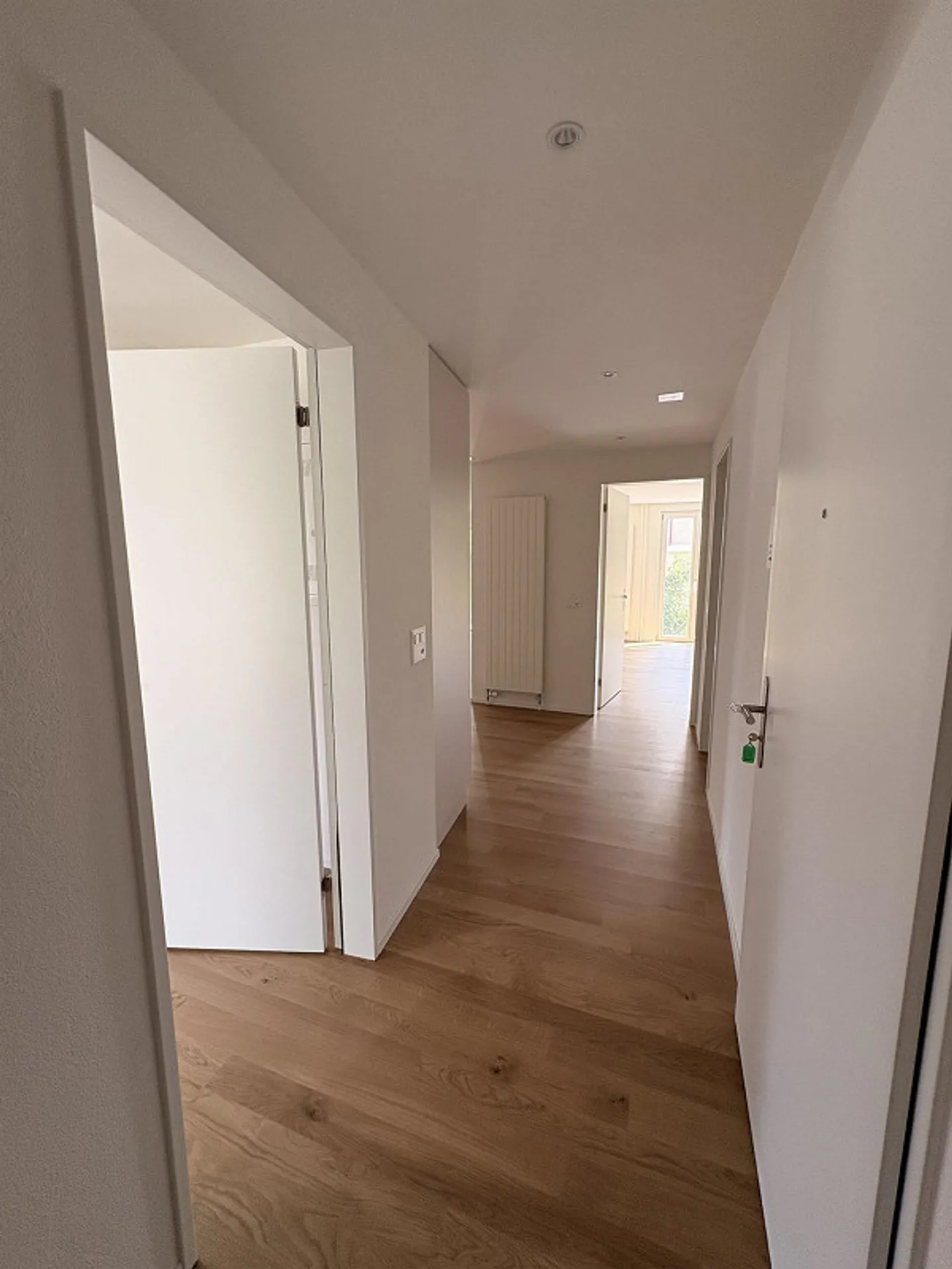 Ampio appartamento di 3,5 stanze, grande terrazza e lavatrice privata - Foto 5 di 13