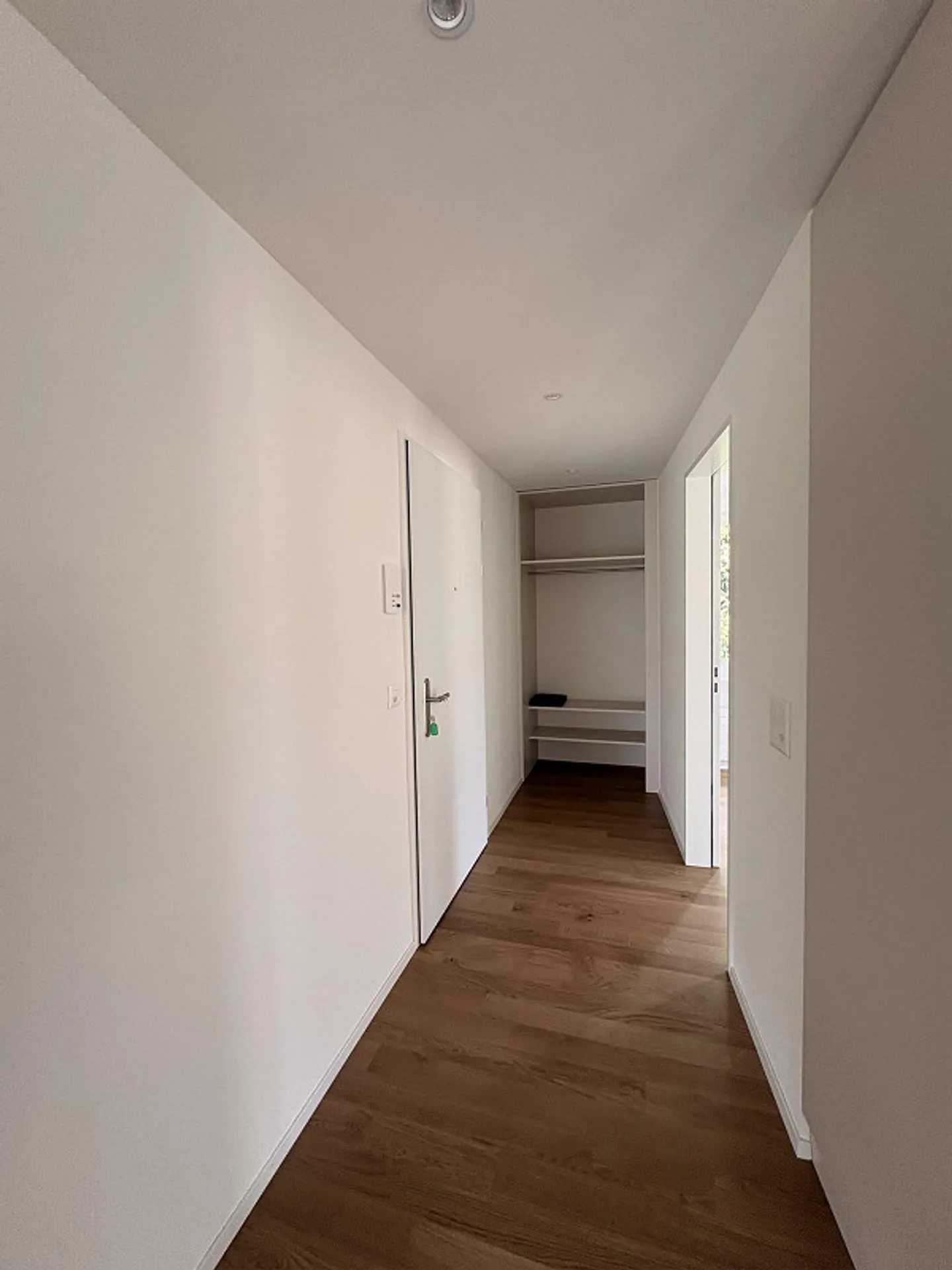 Ampio appartamento di 3,5 stanze, grande terrazza e lavatrice privata - Foto 6 di 13