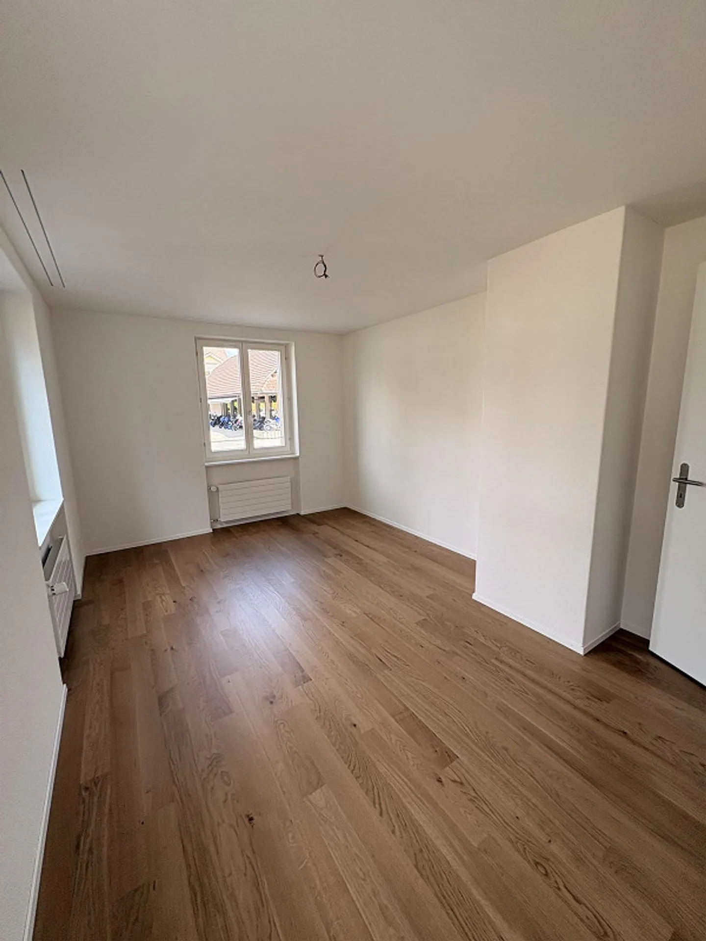 Ampio appartamento di 3,5 stanze, grande terrazza e lavatrice privata - Foto 7 di 13