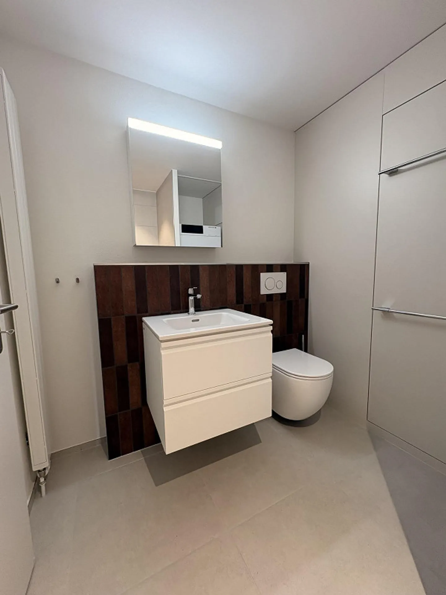 Ampio appartamento di 3,5 stanze, grande terrazza e lavatrice privata - Foto 9 di 13