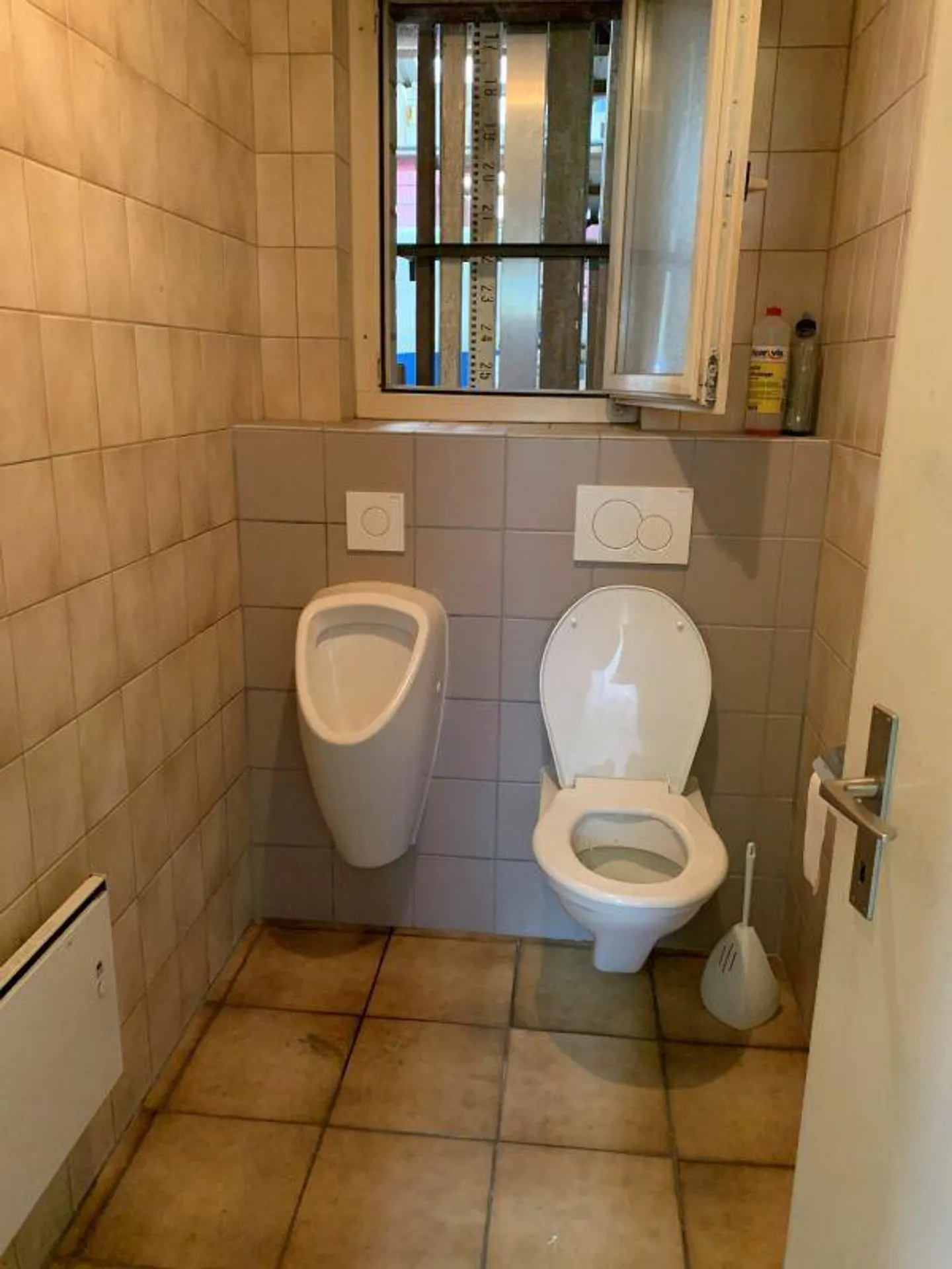 Gewerbehalle mit Büro - Foto 2 von 6