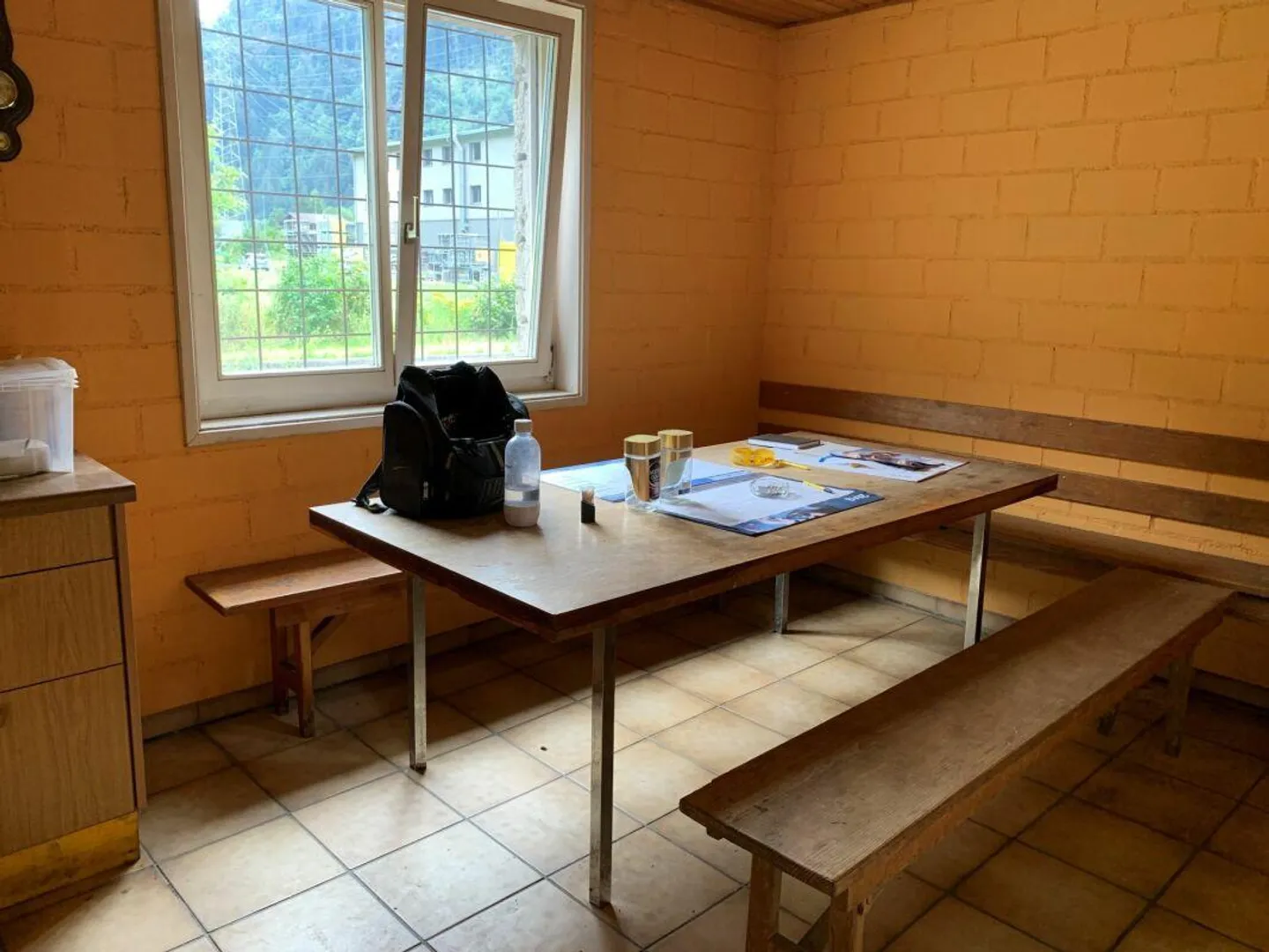 Gewerbehalle mit Büro - Foto 3 von 6