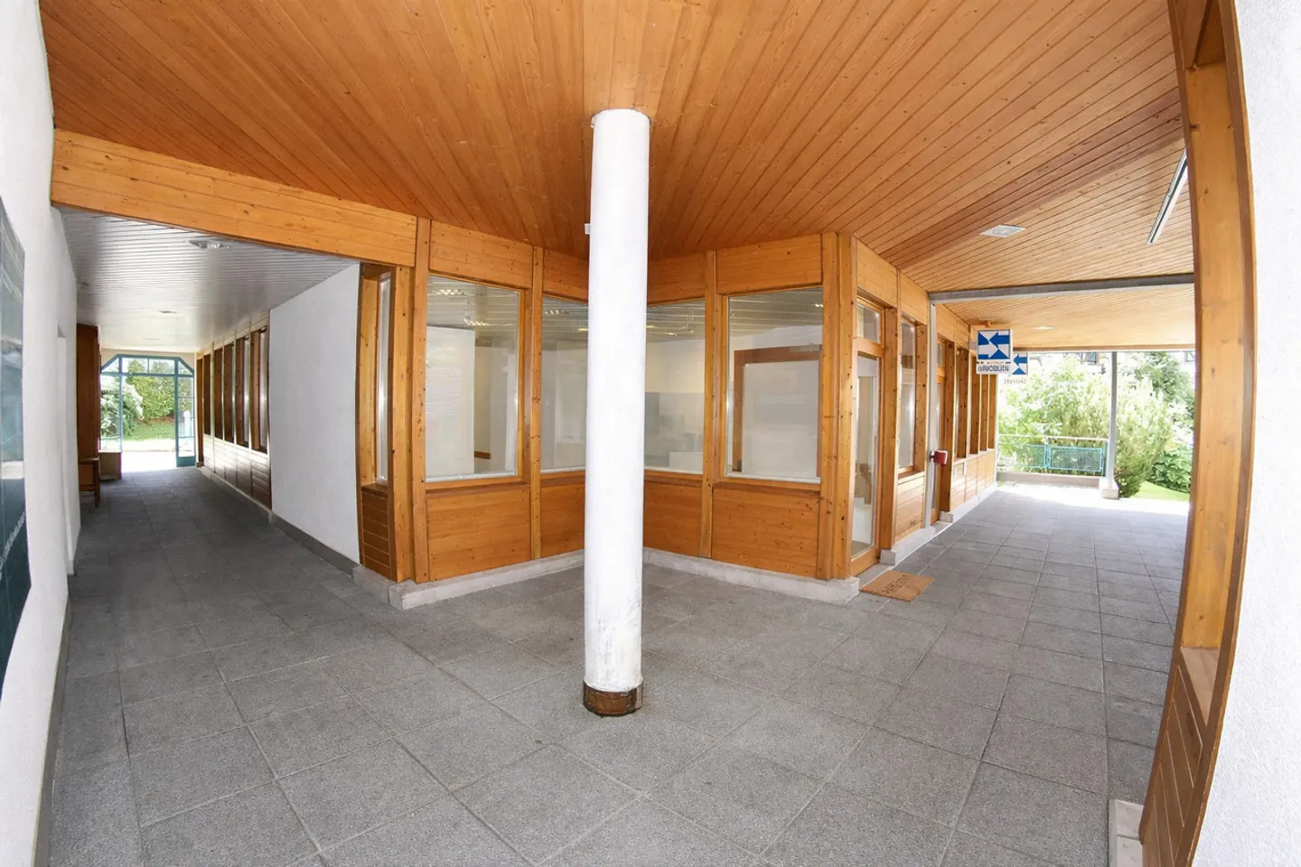 Ufficio 1-4 persone con archivio/sottosuolo - Parcheggi clienti gratuiti - Foto 1 di 10