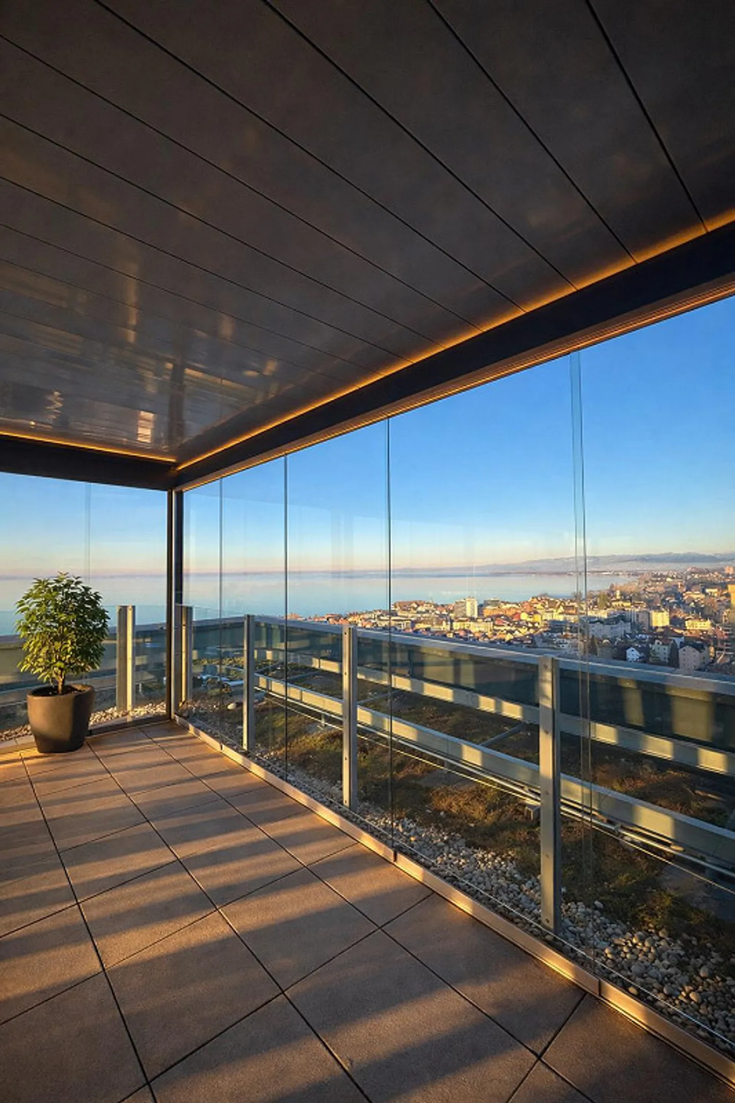 Espace commercial exclusif avec vue panoramique sur le lac - Photo 9 sur 12