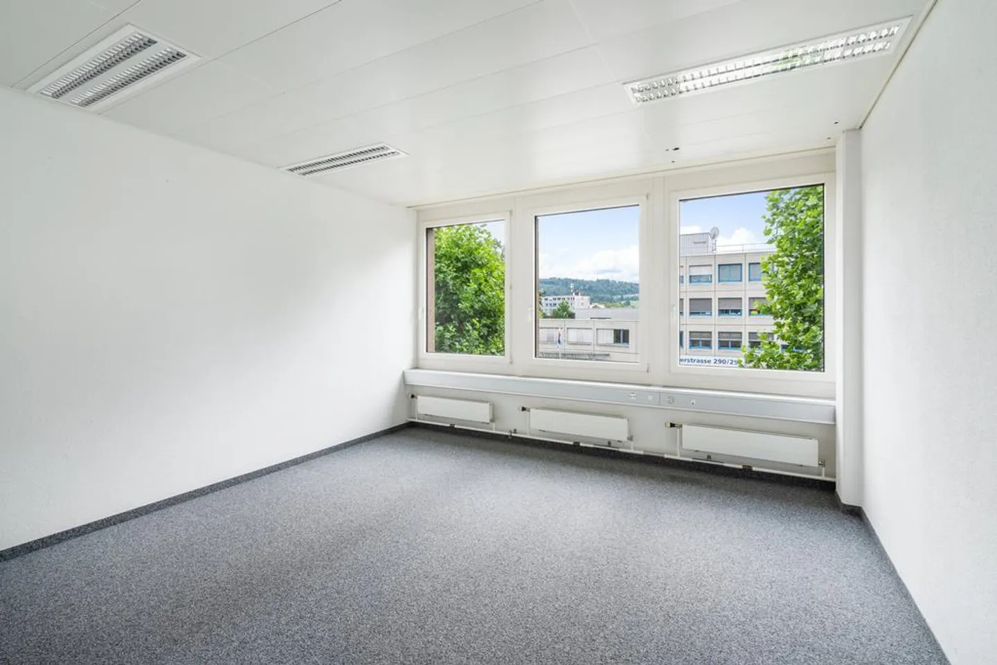 Bureaux attractifs en emplacement de choix - aménagés et prêts à emménager - Photo 5 sur 7