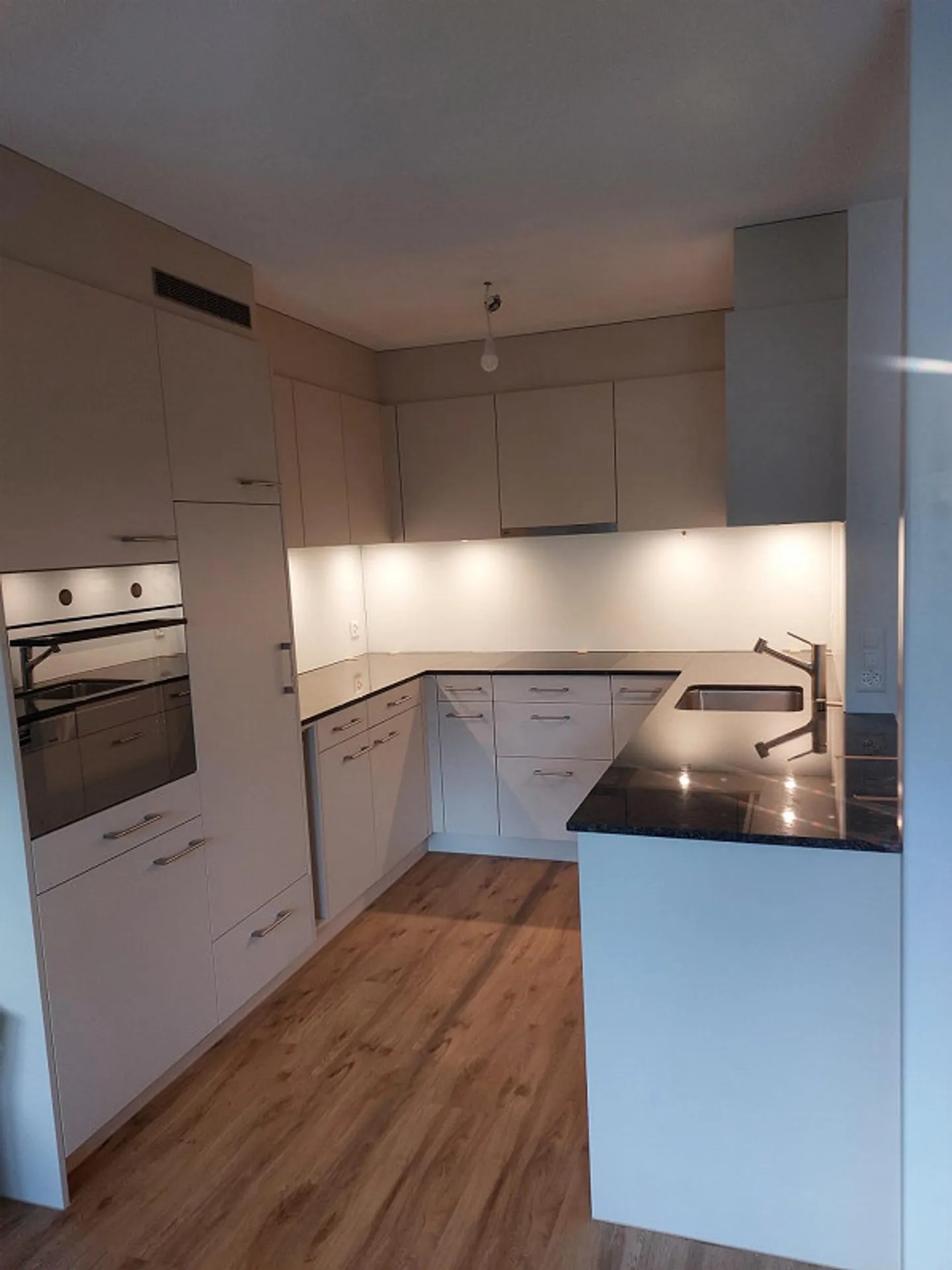 Appartamento 4.5 locali al piano rialzato, vicino al centro di Langenthal - Foto 2 di 12